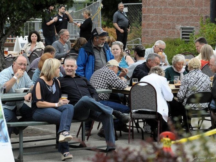 brats brews and bands outdoor