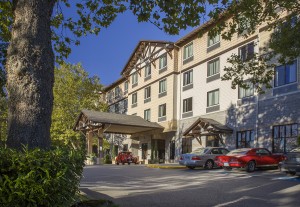 The INN at Gig Harbor is centrally located near the town's maritime downtown area, Uptown shopping, and more. Photo courtesy of the INN at Gig Harbor.