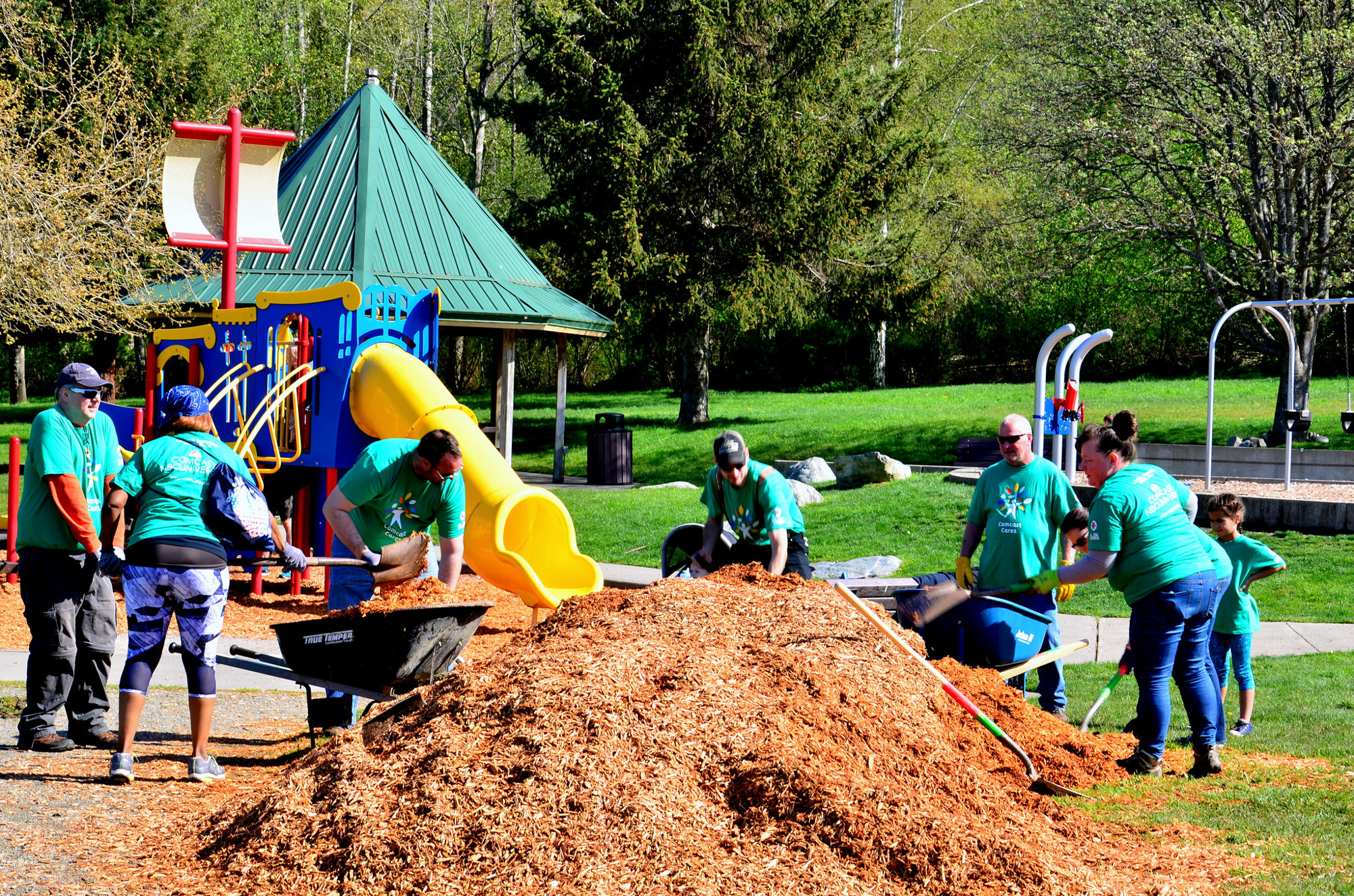 Comcast Cares Event Brought Hundreds of Volunteers to
