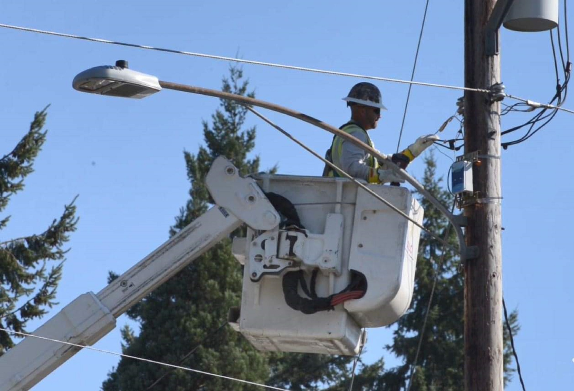 puget-sound-energy-rolls-out-new-energy-saving-smart-street-light